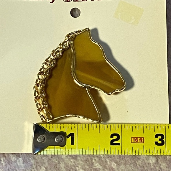 VINTAGE “A Touch of Glass” Stained Glass Horse Head Brooch, Style # 2005 - Picture 6 of 7